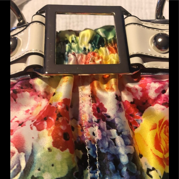 WILSONS LEATHER Floral handbag with White Accent - Picture 2 of 8